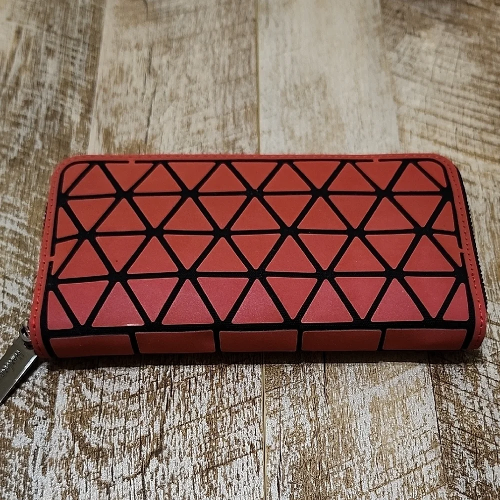 Geometric Red Wallet - Picture 3 of 6